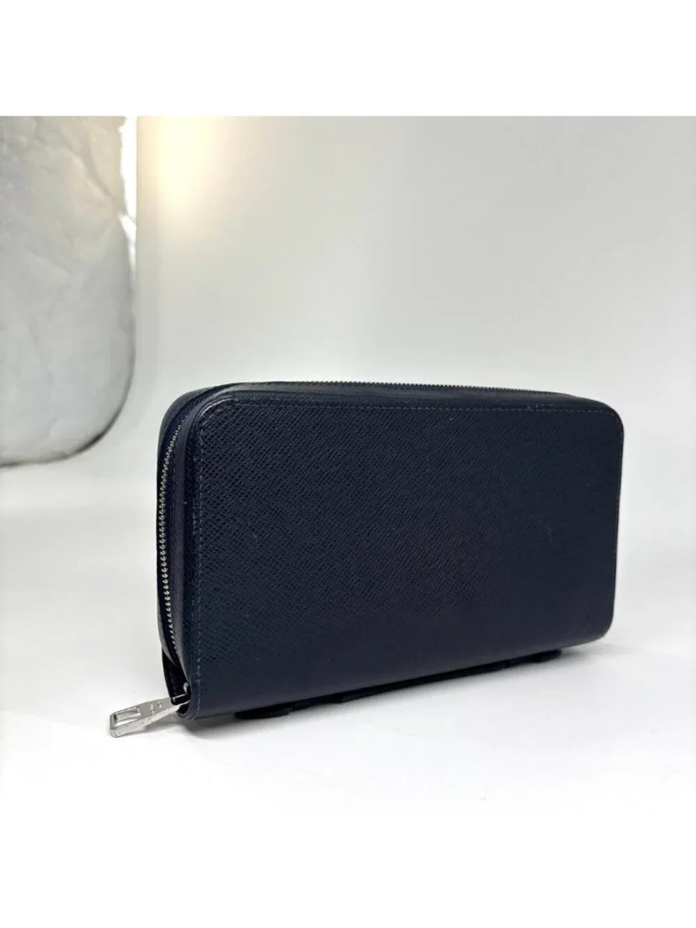Louis Vuitton Taiga Zippy XL Wallet